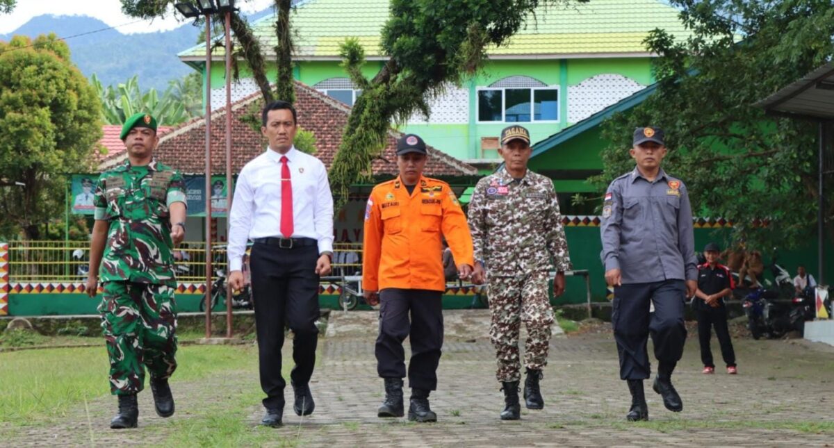Perwakilan penerima penghargaan saat prosesi gladi bersih di Lapangan Merdeka, Kota Agung, Tanggamus, Selasa 13 Januari 2026 | Herdi/Media Prioritastv.com.
