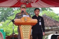Bupati Tanggamus H. Moh. Saleh Asnawi saat memberikan sambutan dalam apel Satlinmas di Lapangan Merdeka, Kota Agung, Selasa 13 Januari 2026 | Herdi/Media Prioritastv.com.