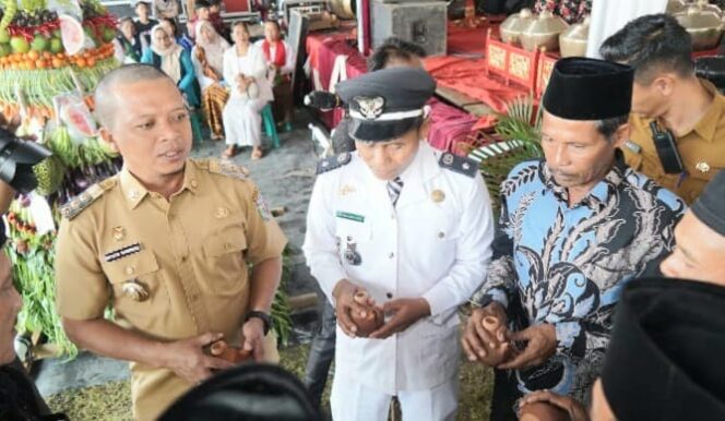 Bupati Pringsewu, Riyanto Pamungkas saat menghadiri peringatan HUT ke 75 Pekon Nusawungu, Banyumas, Selasa 13 Januari 2026 | Dok. Humas Pemkab Pringsewu.