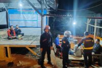 Pamapta Polres Tanggamus bersama personil TP3 melaksanakan sambang ke Pos Siskamling di wilayah Kota Agung Timur, Jumat 16 Januari 2026 | Dok. Humas Polres Tanggamus.
