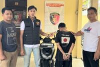 Terduga pelaku curanmor yang nyaris diamuk massa setelah dibawa ke Polsek Kedaton, Bandar Lampung | Dok. Humas Polresta Bandar Lampung.