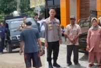 Kolase foto saat salah satu pelaku ditangkap di jalan raya Pekon Padang Rejo Pagelaran, Sabtu 17 Januari 2026 ketika membawa sapi hasil curian dan saat Kapolres Pringsewu AKBP Yunnus memberikan keterangan didampingi salah satu korban, Senin 20 Januari 2026 | ist/Media Prioritastv.com.
