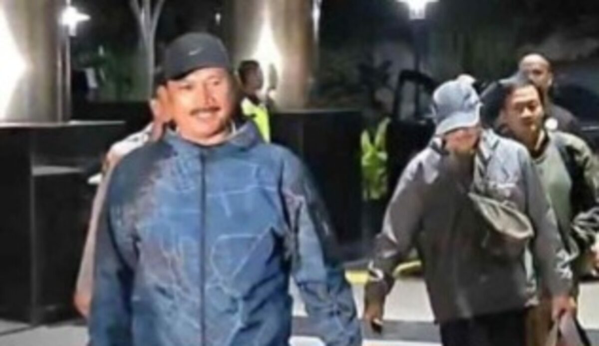 Walikota Madiun, Maidi saat Tiba di Gedung Merah Putih KPK, Jakarta Selatan, Senin 19 Januari 2026, malam.