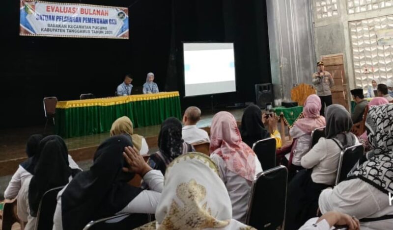 Kapolsek Pugung Ipda Agus Tri saat memberikan sambutan dalam rapat evaluasi SPPG Babakan, Rabu 21 Januari 2026 | Dok. Humas Polres Tanggamus.