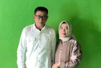 Kakon Sukamernah, Kecamatan Gunung Alip Kabupaten Tanggamus terpilih Mustoni saat bersama sang istri |