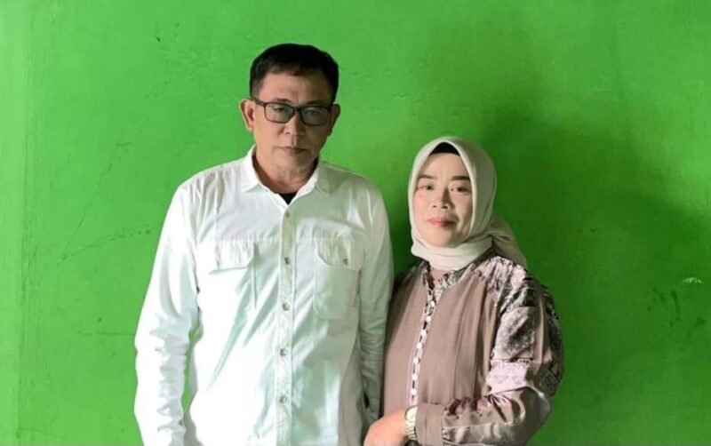 Kakon Sukamernah, Kecamatan Gunung Alip Kabupaten Tanggamus terpilih Mustoni saat bersama sang istri |
