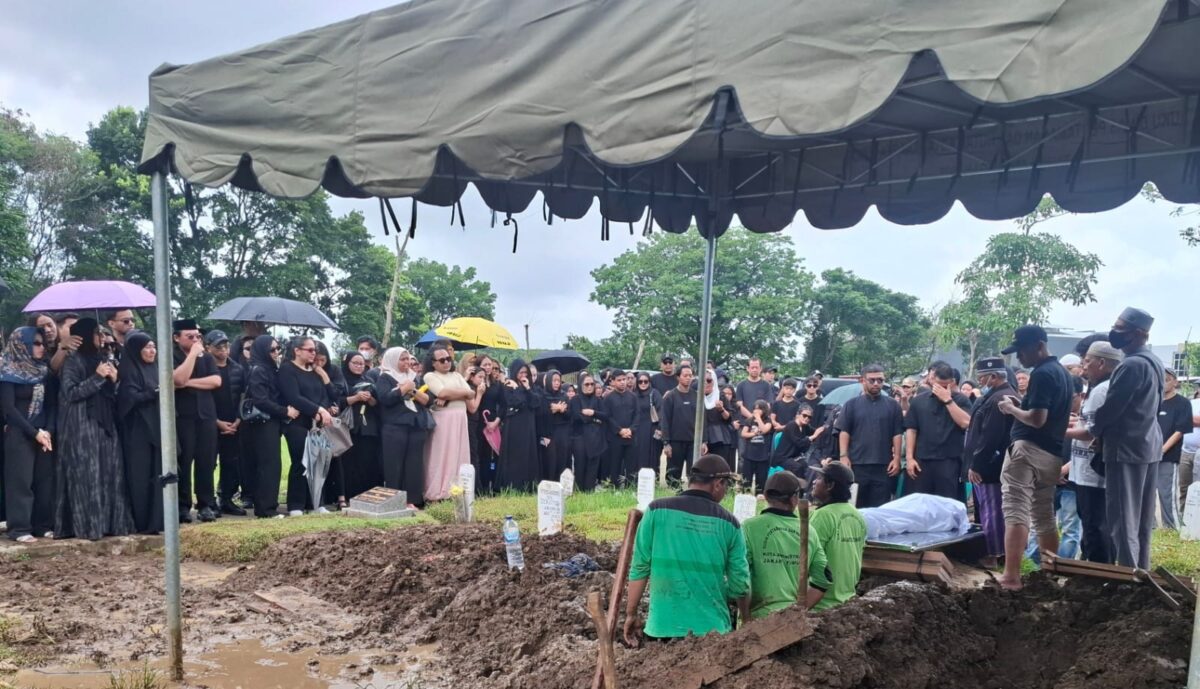 Prosesi Pemakaman Lula Lahfah di TPU Rawa Ternate, Cakung, Jakarta Timur, Sabtu 24 Januari 2026, siang.