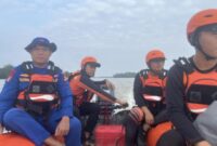 Tim SAR gabungan saat melakukan penyisiran perairan saat pencarian korban kapal terjatuh di Way Seputih, Lampung Timur, Sabtu 24 Januari 2026 | Dok. Kantor SAR Lampung.