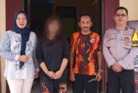 Remaja Putri bernama Sindi Aulia yang sempat dilaporkan hilang saat diserahkan kepada keluarganya, Selasa 27 Januari 2026 | Dok. Humas Polres Tanggamus.