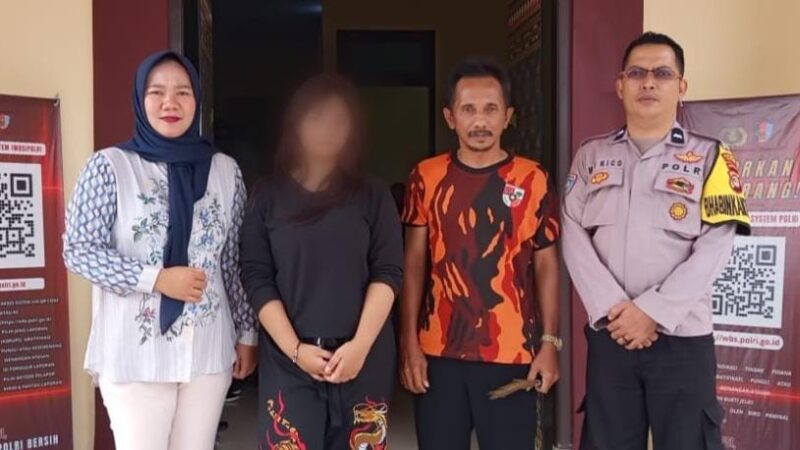 Remaja Putri bernama Sindi Aulia yang sempat dilaporkan hilang saat diserahkan kepada keluarganya, Selasa 27 Januari 2026 | Dok. Humas Polres Tanggamus.