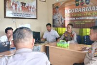 Kasat Binmas Polres Tanggamus, AKP Bambang Purwadi saat menyampaikan pesan dalam Ngobarms di Pekon Kota Batu, Kota Agung, Kamis 29 Januari 2026.