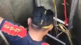 Petugas Damkarmat Tanggamus saat evakuasi kucing di dalam sumur Pekon Negeri Agung, Talang Padang, Rabu 28 Januari 2026 | ist/Media Prioritastv.com.