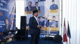 Ketua DPW NasDem Lampung Herman HN saat memberikan penegasan dalam pelantikan DPD NasDem Tanggamus di Kantor DPD NasDem, Pekon Kampung Baru Kecamatan Kota Agung Timur, Sabtu 31 Januari 2026 | Herdi/Media Prioritastv.com.