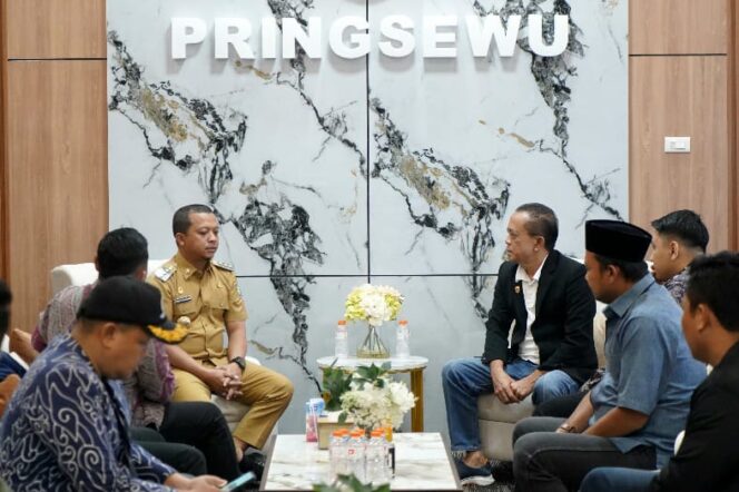 Kepala OPD Pemkab Pringsewu Ikuti Seminar Kepemimpinan Bersama Coach Dr. Fahmi.(Foto: Prioritas tv.com/Dokpim)