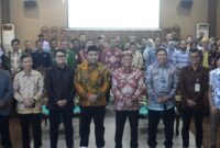 Bupati Pringsewu bersama jajaran Pemkab dan Mbizmarket berkomitmen mendorong UMKM naik kelas melalui pengadaan barang dan jasa berbasis digital, Kamis (15/01/2026).Foto: Prioritas tv.com/Laila)