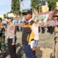 Wakapolres Tanggamus Kompol Fredy Aprisa saat menyematkan pita tanda dimulainya operasi Keselamatan Krakatau 2026, Senin 2 Februari 2026 | Dok. Humas Polres Tanggamus.
