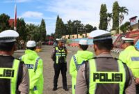 Kasat Lantas Polres Tanggamus saat memberikan arahan kepada personilnya sebelum melaksanakan kagiatan usai apel gelar pasukan Operasi Keselamatan Krakatau 2026 | Dok. Humas Polres Tanggamus.