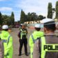 Kasat Lantas Polres Tanggamus saat memberikan arahan kepada personilnya sebelum melaksanakan kagiatan usai apel gelar pasukan Operasi Keselamatan Krakatau 2026 | Dok. Humas Polres Tanggamus.