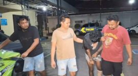 Tersangka Ibu Rizky Ramadhan usai dihadiahi timah panas saat digelandang bersama motor hasil curiannya, Jumat 30 Januari 2026, malam | Dok. Polres Ngawi.
