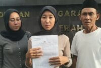 Keluarga korban dugaan perudungan usai melapor di Polres Tanggamus, Senin 2 Februari 2026 | Dok. FWK Kabupaten Tanggamus.
