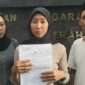 Keluarga korban dugaan perudungan usai melapor di Polres Tanggamus, Senin 2 Februari 2026 | Dok. FWK Kabupaten Tanggamus.