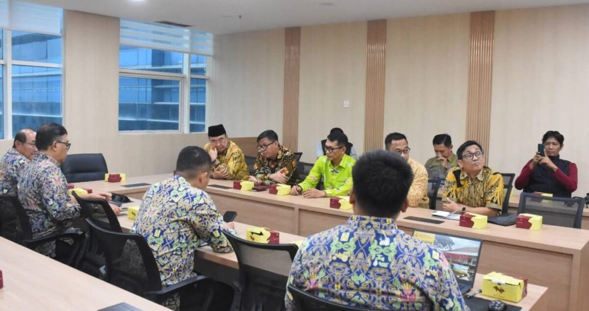 Bupati Tanggamus, H. Moh. Saleh Asnawi didampingi Wabup Agus Suranto saat berkoordinasi di Kantor Direktorat Jenderal Prasarana Strategis Kemenpupr Republik Indonesia, Rabu 4 Februari 2026 | Dok. Pemkab Tanggamus.