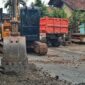 Proses pengerjaan jalan "jebakan betmen" di Pekon Negeri Agung Kecamatan Talang Padang, Kabupaten Tanggamus, Jumat 6 Februari 2026 | Asrul Ariski/Media Prioritastv.com.