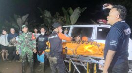 Jenazah Ibnu Wafid Alfarobi saat hendak di evakuasi ke rumah sakit usai ditemukan, Senin 9 Februari 2026, petang | ist/Media Prioritastv.com.