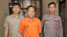 Tersangka IN alias Panjul saat digelandang ke sel tahanan Polres Pringsewu, Selasa 10 Februari 2026 | Dok. Humas Polres Pringsewu.