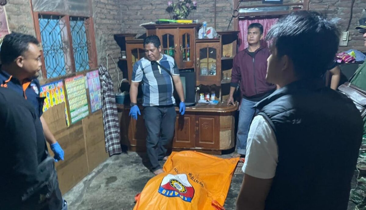 Polisi dan pihak medis usai menyelesaikan identifikasi jenazah korban, Selasa 10 Februari 2026, malam | Dok. Humas Polres Tanggamus.