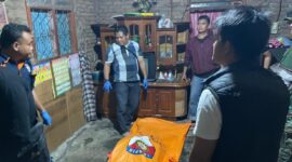 Polisi dan pihak medis usai menyelesaikan identifikasi jenazah korban, Selasa 10 Februari 2026, malam | Dok. Humas Polres Tanggamus.