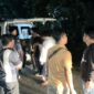 Jasad lansia inisial B saat hendak dibawa ke rumah sakit Bhayangkara guna dilakukan autopsi, Rabu 11 Februari 2026, dinihari | Dok. Humas Polres Tanggamus.