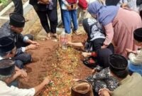 Prosesi akhir pmakaman SO, Kades Kelau, Penengahan, Lampung Selatan.