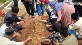 Prosesi akhir pmakaman SO, Kades Kelau, Penengahan, Lampung Selatan.