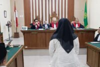 Mantan Direktur Rumah Sakit Umum Daerah (RSUD) Batin Mangunang, Kabupaten Tanggamus, dr Meri Yosefa saat mengikuti sudang vonis |