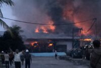 Kondisi mulainya kebakaran PT SPM 2 Lampung Tengah pada Sabtu 14 Februari 2026 pukul 19.00 WIB | ist/Media Prioritastv.com.