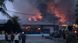 Kondisi mulainya kebakaran PT SPM 2 Lampung Tengah pada Sabtu 14 Februari 2026 pukul 19.00 WIB | ist/Media Prioritastv.com.