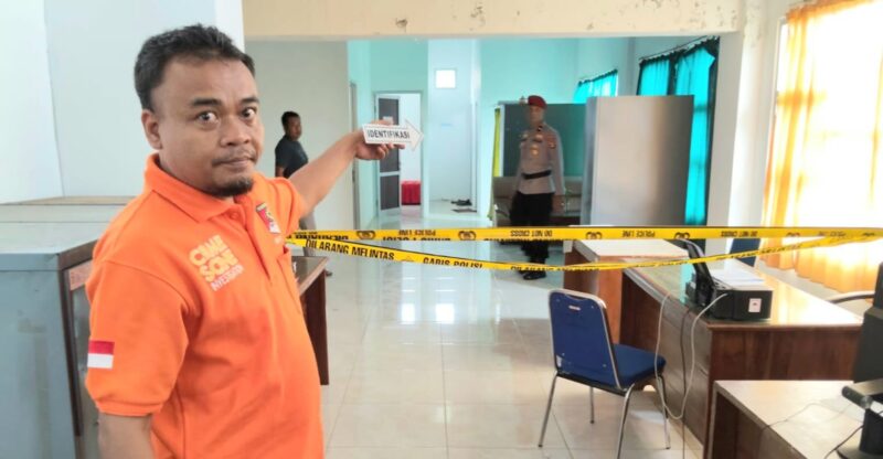Tim Inafis Polres Tanggamus saat melakukan identifikasi di kantor DPMPTSP, Minggu 15 Februari 2026 | Dok. Humas Polres Tanggamus.