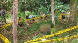 Polisi saat melakukan olah TKP dan memasang police line di lokasi temuan kerangka manusia di Kampung Gunung Agung, Terusan Nunyai, Lampung Tengah, Jumat 15 Februari 2026 | Dok. Humas Polres Lampung Tengah. 