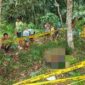 Polisi saat melakukan olah TKP dan memasang police line di lokasi temuan kerangka manusia di Kampung Gunung Agung, Terusan Nunyai, Lampung Tengah, Jumat 15 Februari 2026 | Dok. Humas Polres Lampung Tengah. 