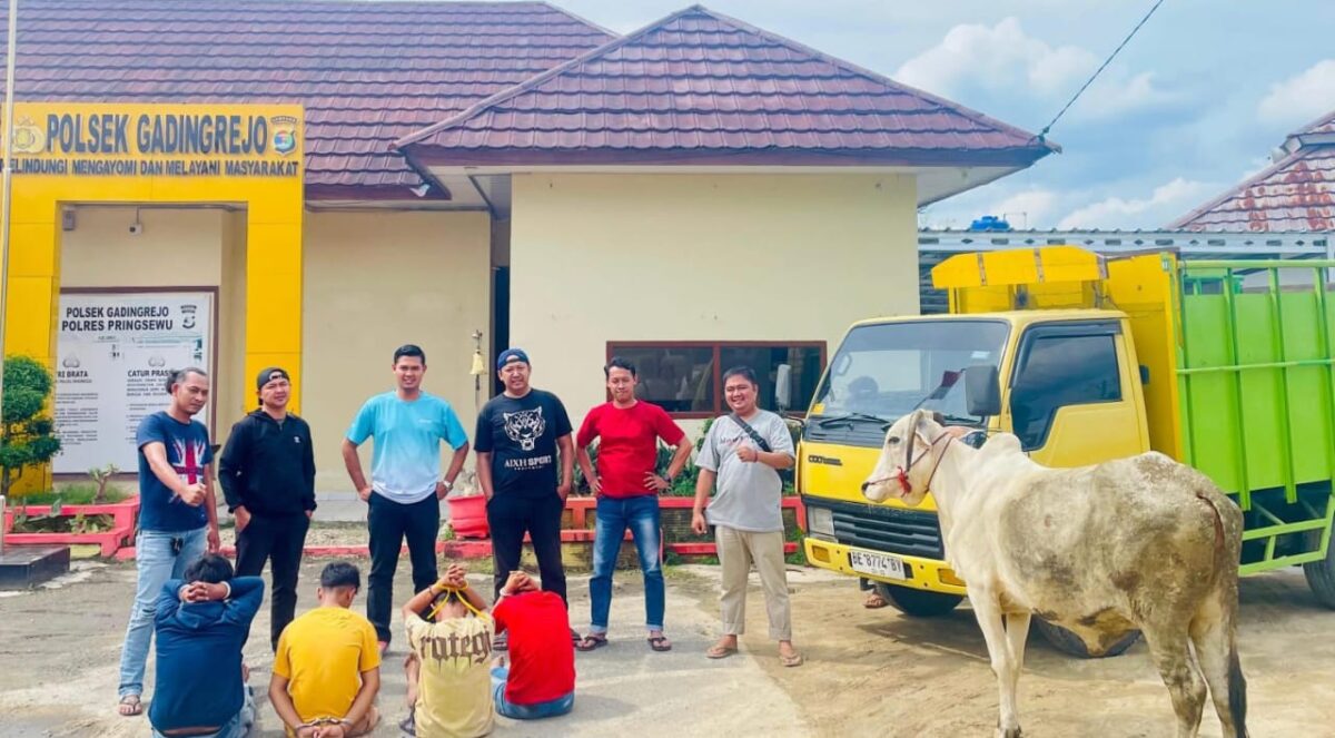 Para tersangka yang berhasil ditangkap Polsek Gading Rejo bersama warga pada Minggu 15 Februari 2026 | Dok. Humas Polres Pringsewu.