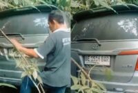 Kolase foto saat mobil Toyota Innova Nopol BE 1516 BAR ditemukan warga berada di semak-semak sekitar 15 meter di pinggir jalan, Senin 16 Februari 2026 | ist/Media Prioritastv.com.