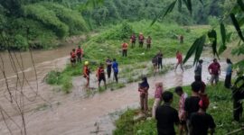 Kolase foto saat Tusimin baru ditangkap di kediamannya dan saat berada di Polsek Sukoharjo, Rabu 18 Februari 2026 | Dok. Humas Polres Pringsewu.