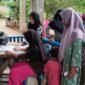 Pembagian MBG kering SPPG Soponyono, Wonosobo, Tanggamus kepada para ibu hamil, ibu menyusui dan balita di Pekon Way Panas, Jumat 20 Februari 2026 | Sumentri/Media Prioritastv.com.