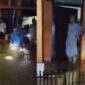 Kolase foto saat air masuk ke pemukiman warga di Dusun Talang Kepayang, Pekon Datar Lebuay, Kecamatan Air Naningan, Tanggamus, Minggu 22 Februari 2026, malam | ist/Media Prioritastv.com.
