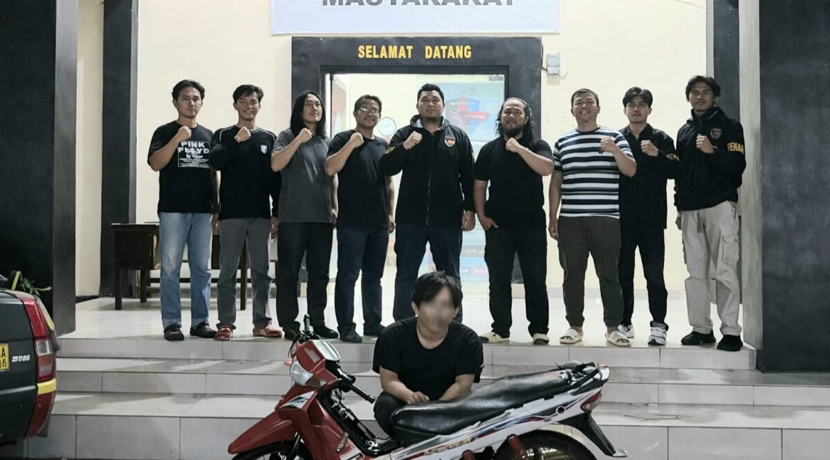 Tersangka DA, pelaku pencurian motor milik ayah kandungnya di Ulu Belu Tanggamus sebelum dijebloskan ke sel tahanan Polsek Pulau Panggung, Minggu 22 Februari 2026 | Dok. Humas Polres Tanggamus.