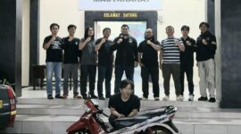 Tersangka DA, pelaku pencurian motor milik ayah kandungnya di Ulu Belu Tanggamus sebelum dijebloskan ke sel tahanan Polsek Pulau Panggung, Minggu 22 Februari 2026 | Dok. Humas Polres Tanggamus.