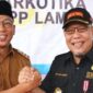 Ketua DPD Granat Provinsi Lampung, H. Toni Eka Candra (kanan) saat salam komando dengan Gubernur Lampung, Rahmad Mirzani Djausal | ist/Media Prioritastv.com.