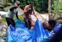 Jasad korban saat pertama kali ditemukan dan hendak dievakuasi, Senin 23 Februari 2026 | Dok. Humas Polres Tanggamus.