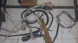 Barang bukti alat pemukul berupa sarung modifikasi dan lainnya berisi kawat besi yang diamankan Polsek Kota Agung, Selasa 24 Februari 2026 | Dok. Humas Polres Tanggamus.